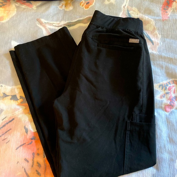 Figs Axim™ Cargo Scrub Pants - Picture 2 of 2